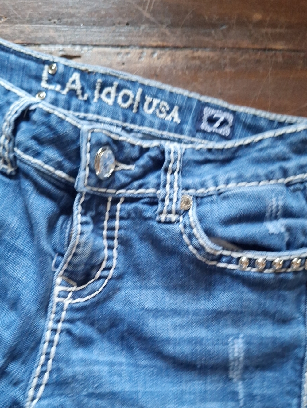 L.A. idol Women's Medium Size 7 blue Denim Jeans with White Contrast Stitching